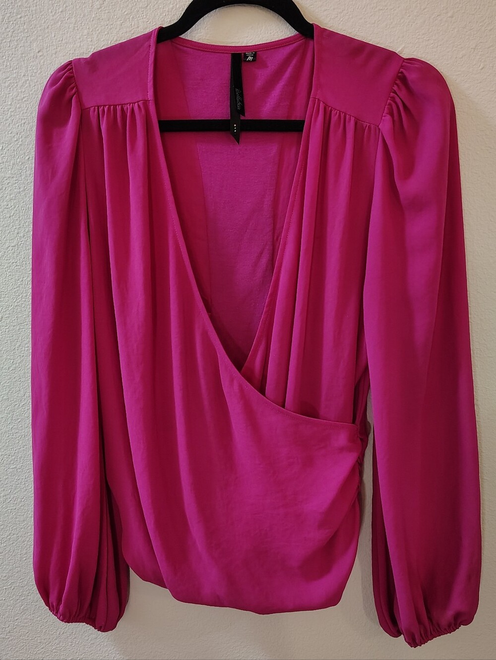 Adorable Electric Fuchsia Pink Flowy Top ~ Size Medium ~ Excellent Condition